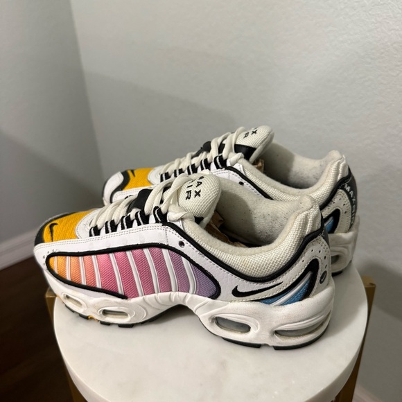 Nike Air Max Tailwind 4 Women’s Sneakers – Size 6.5 (White) - Picture 2 of 5